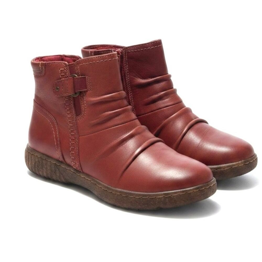 Clarks Red Leather Ankle Booties Side Zip Comfort Boots Women’s Size 8 NWOT
